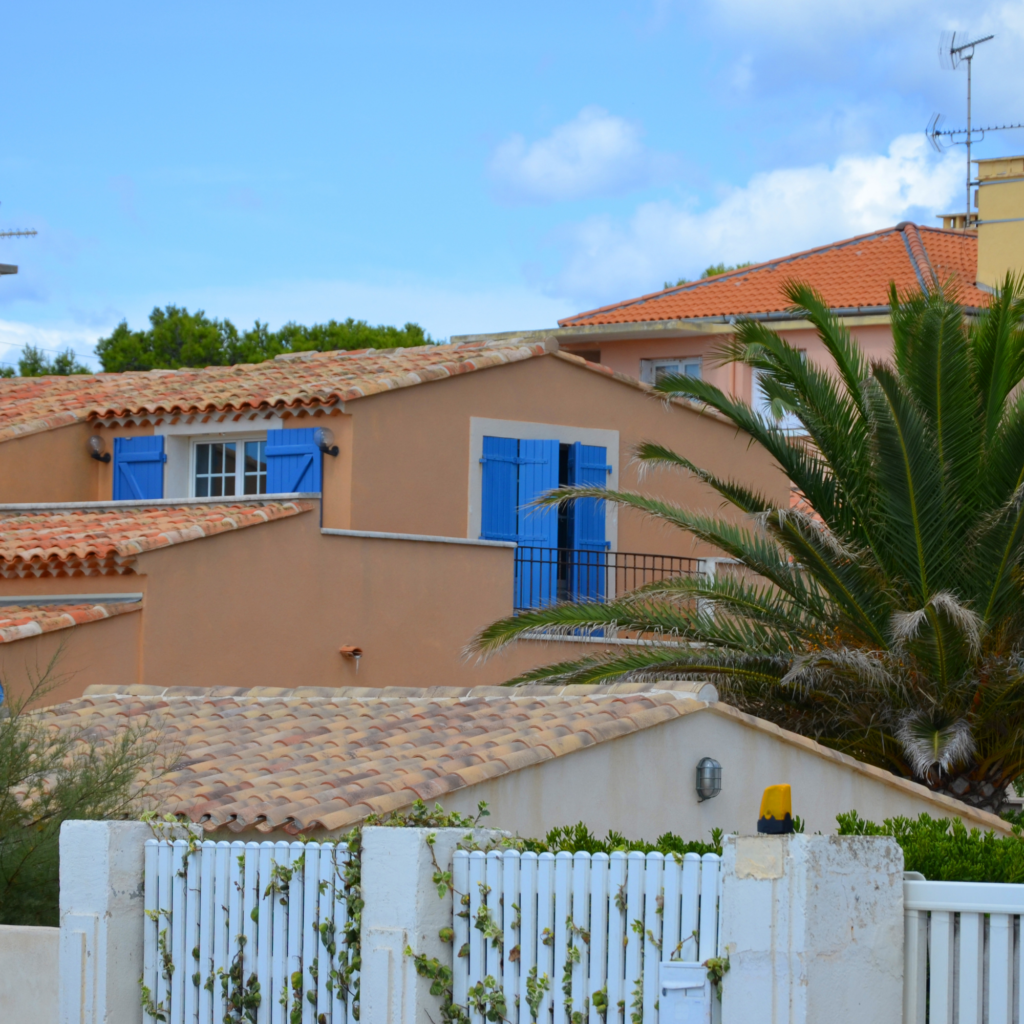 Couvreur toiture provençale rénovation – Couvreur Rocbaron JM